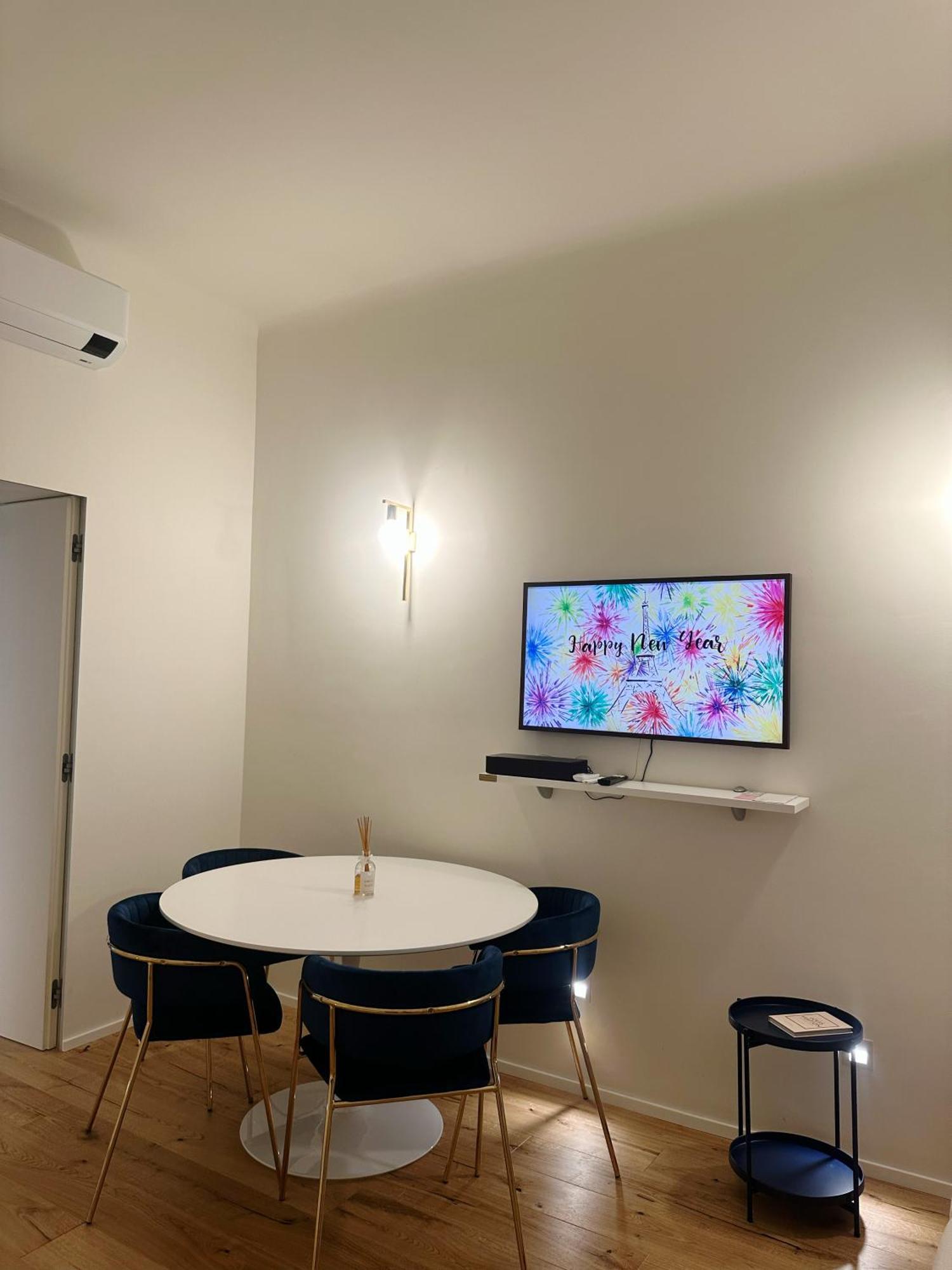 Private With Wi-fi Near Duomo Atena Apartment *